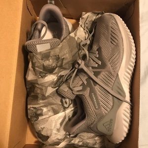 NWT/// adidas tennis shoes